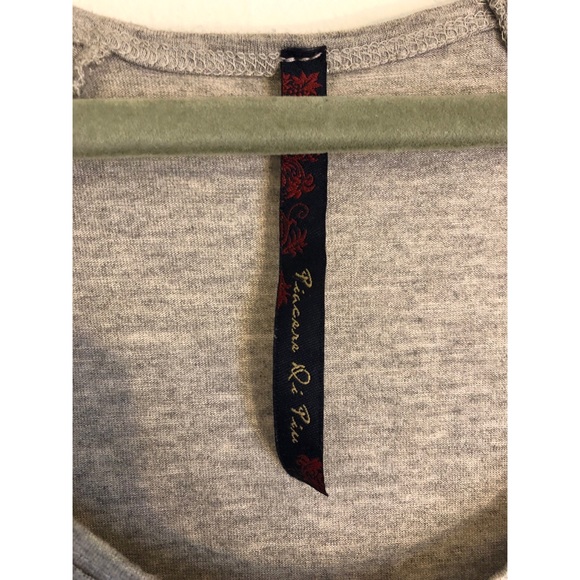 Cute ruffle cotton top - Picture 2 of 2